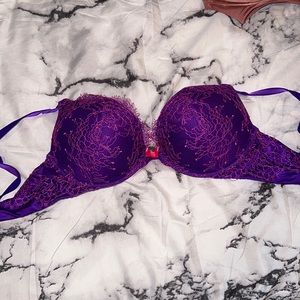 Miraculous plunge rare bombshell Victoria’s Secret bra 34B NEW purple pink lace!